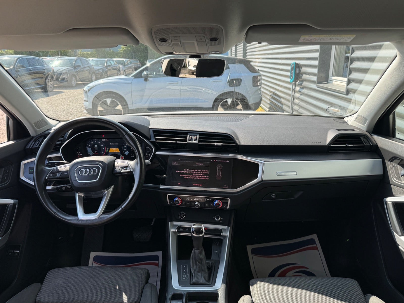 Billede af Audi Q3 45 TFSi e Attitude plus S-tr.