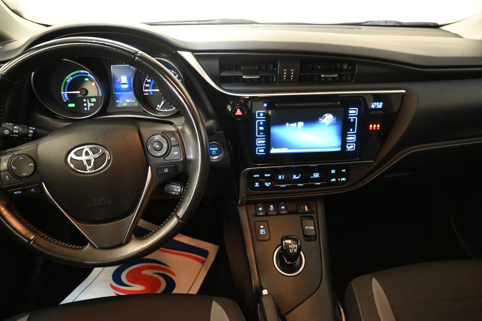 Toyota Auris Hybrid H2 Comfort Touring Sports CVT