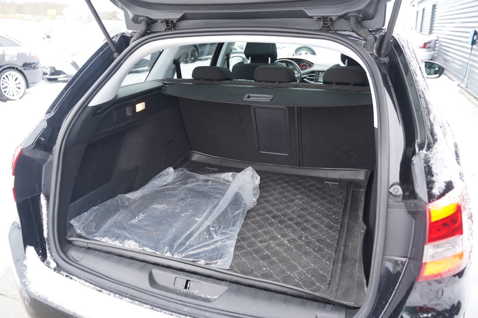 Billede af Peugeot 308 1,5 BlueHDi 130 Allure Sky SW