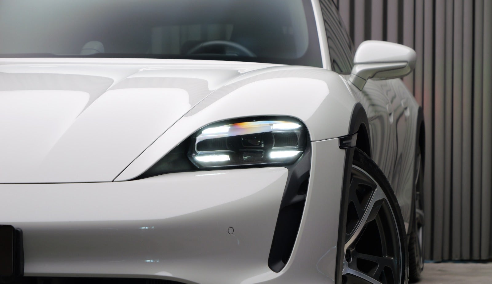 Porsche Taycan 4 Performance+ Cross Turismo