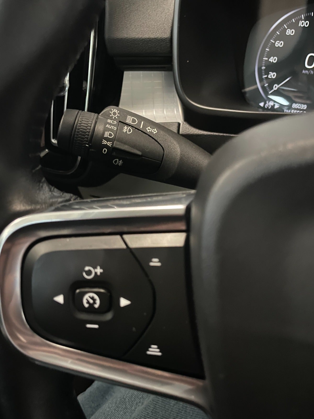 Billede af Volvo XC40 2,0 T5 247 Momentum aut. AWD