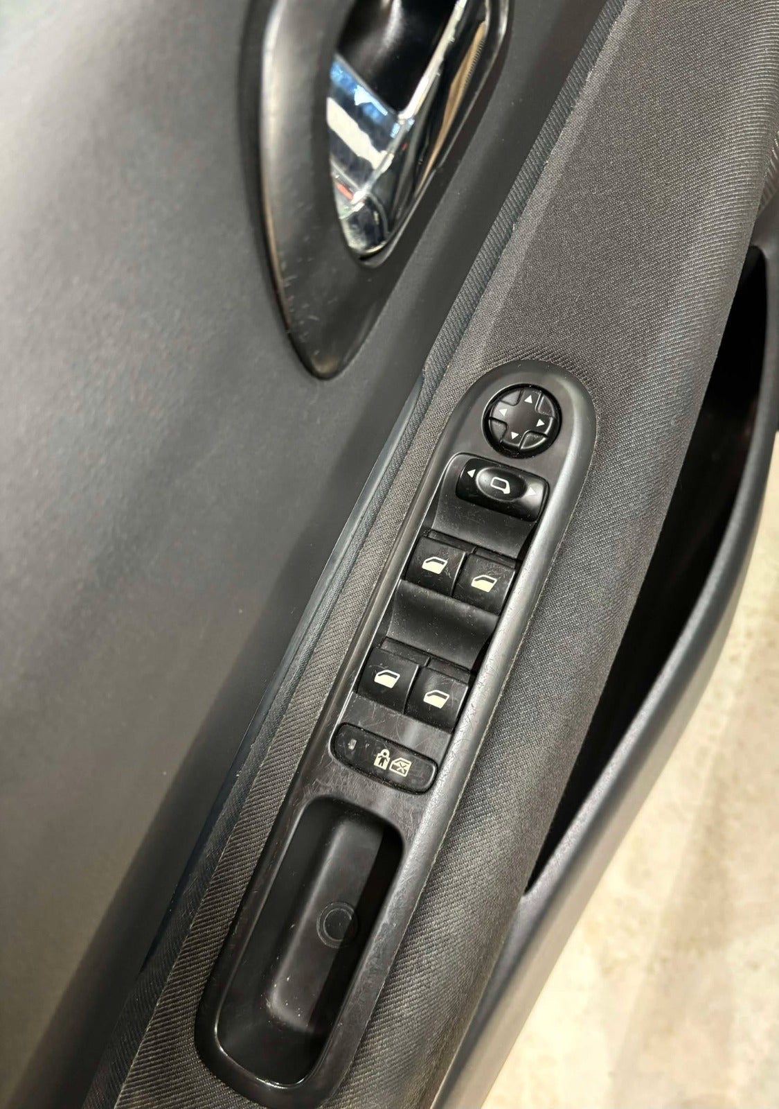 Billede af Peugeot 5008 1,6 HDi 112 7prs