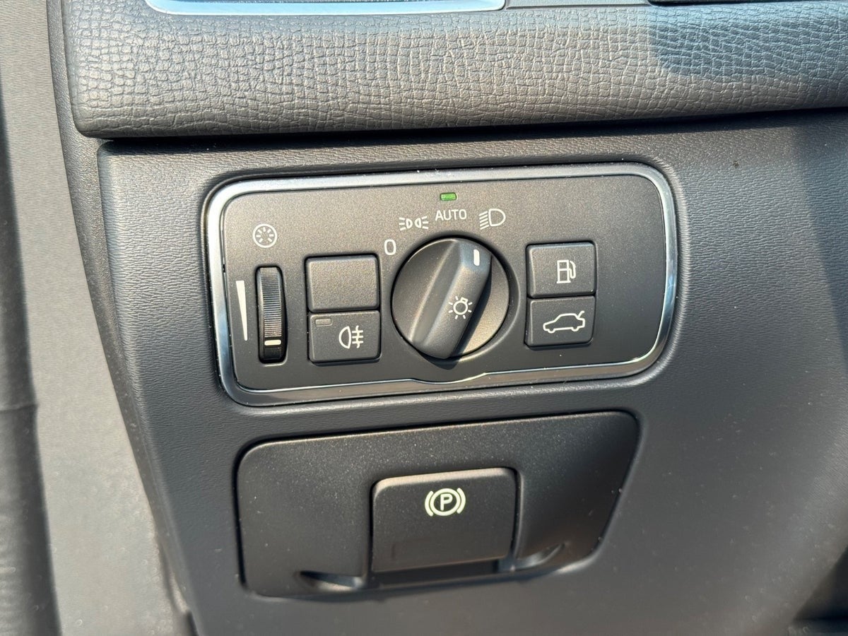 Billede af Volvo XC60 2,4 D5 215 Momentum aut. AWD Van