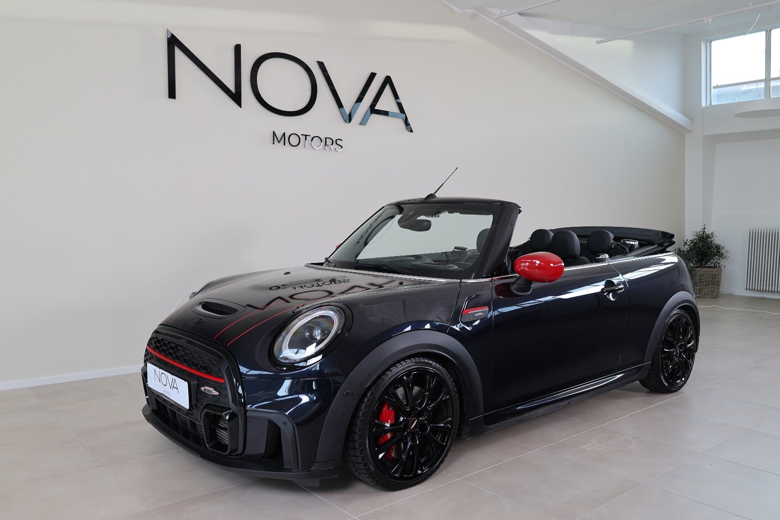 MINI Cooper S 2,0 JC Works Cabriolet aut. 2d - 1
