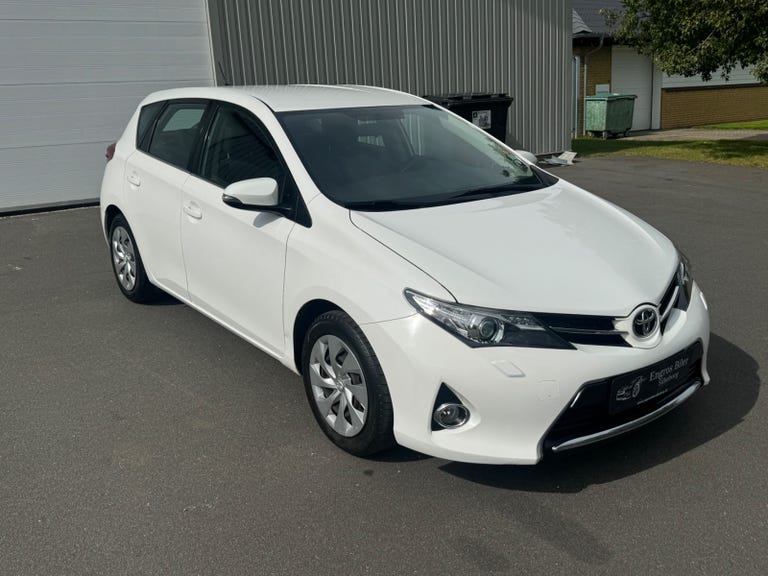 Toyota Auris T2+ Skyview