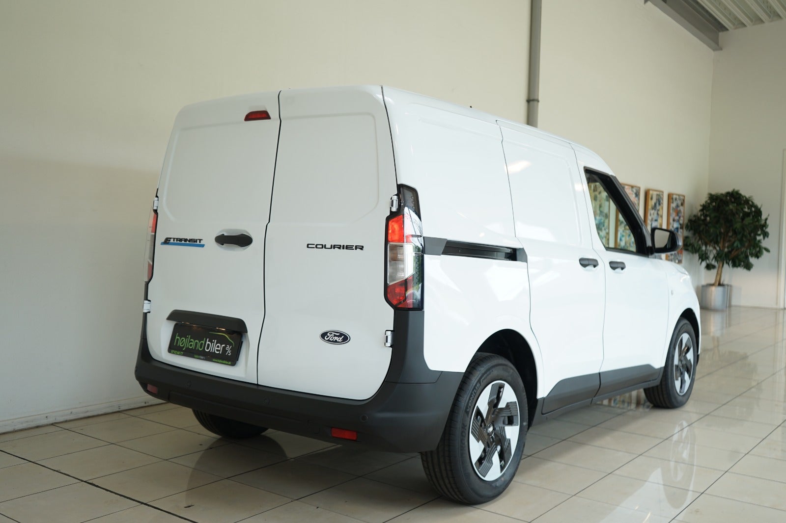 Ford E-Transit Courier