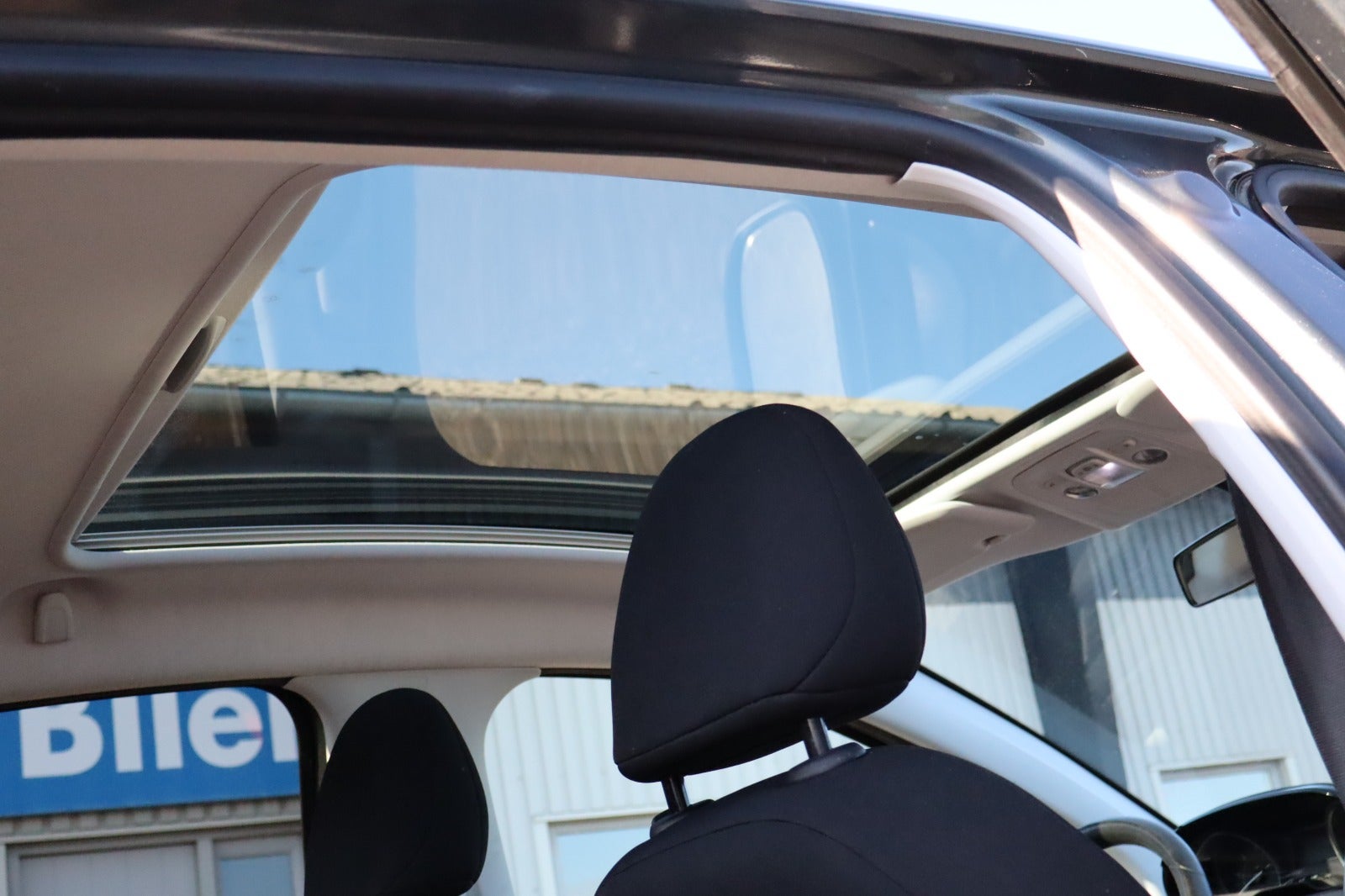 Billede af Peugeot 208 1,6 BlueHDi 100 Allure Sky