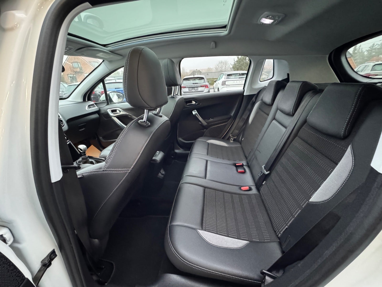 Billede af Peugeot 2008 1,5 BlueHDi 100 Allure Sky