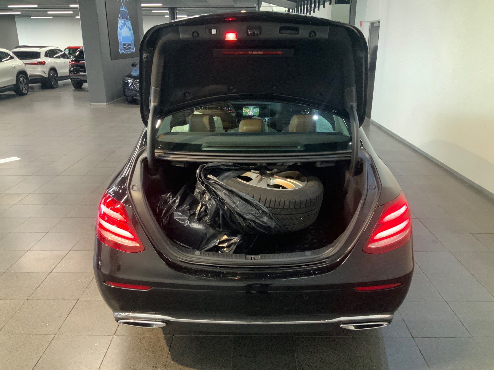 Mercedes-Benz E 220 d (6/8)