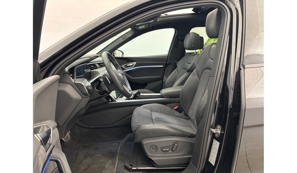 Billede af Audi Q8 e-tron 55 S-line Black Edition quattro
