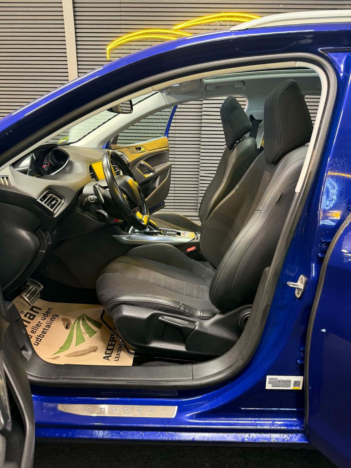 Billede af Peugeot 308 1,2 e-THP 130 Allure SW EAT6