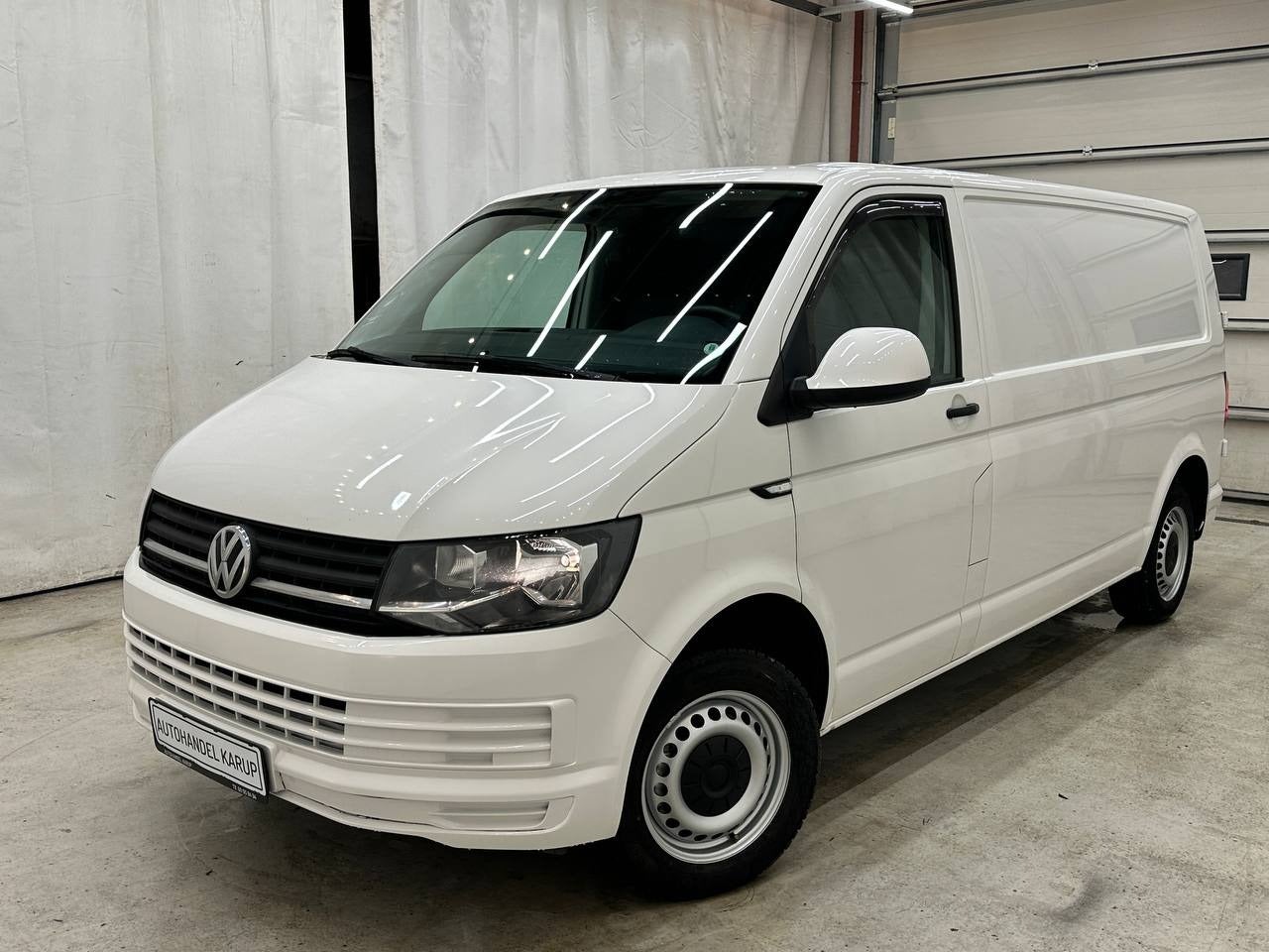 VW Transporter TDi 102 Kassevogn lang