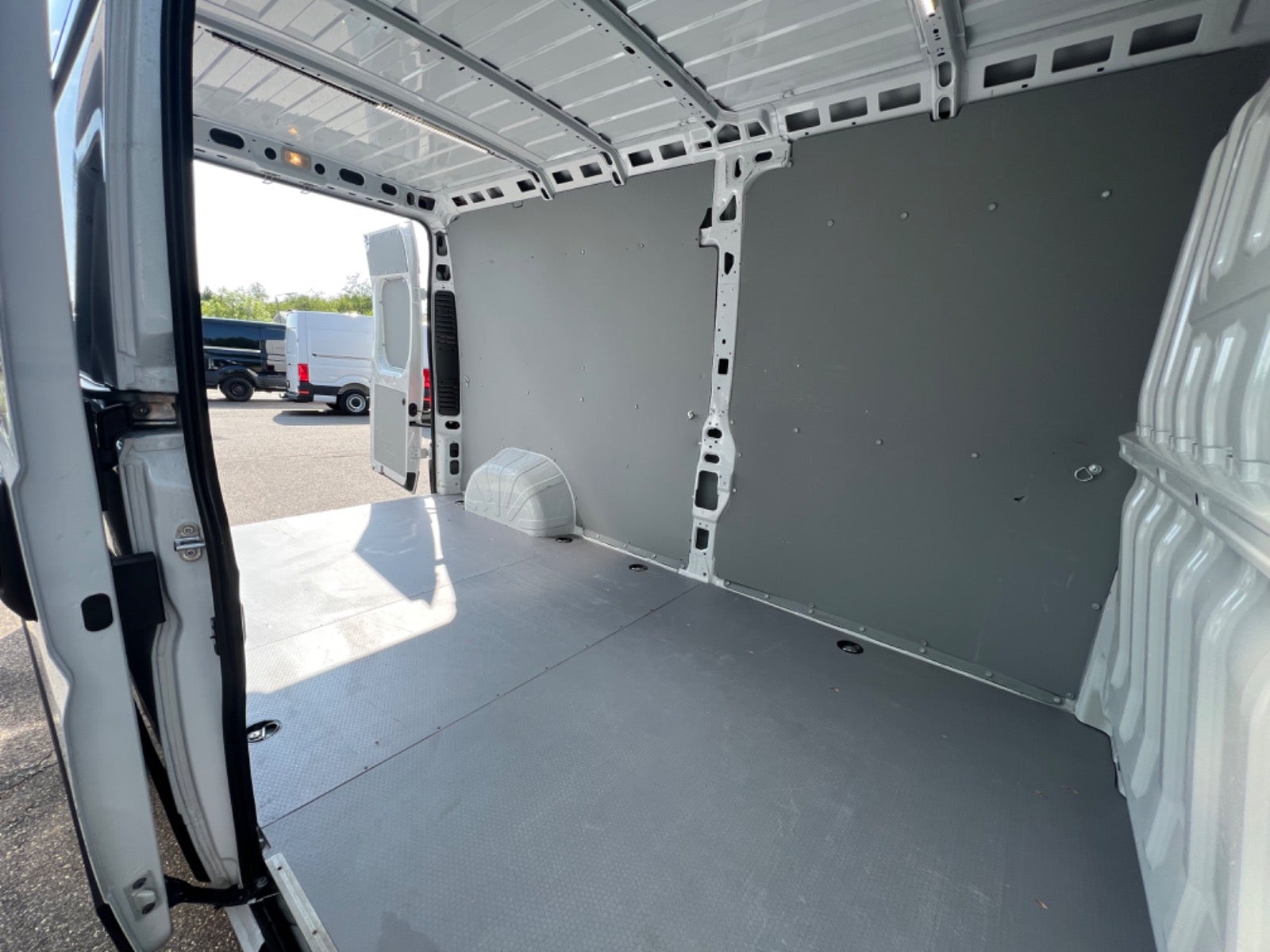 Billede af Peugeot Boxer 335 2,2 BlueHDi 140 L3H2 Premium