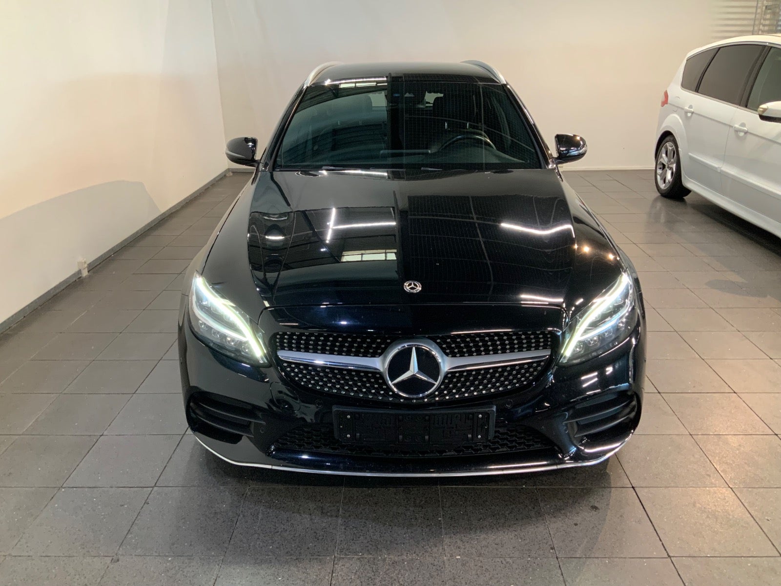Mercedes-Benz C 200 (2/8)