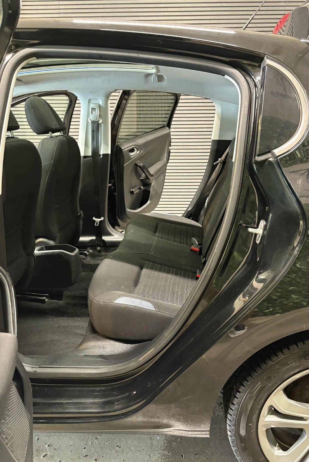 Billede af Peugeot 208 1,2 VTi Allure Sky