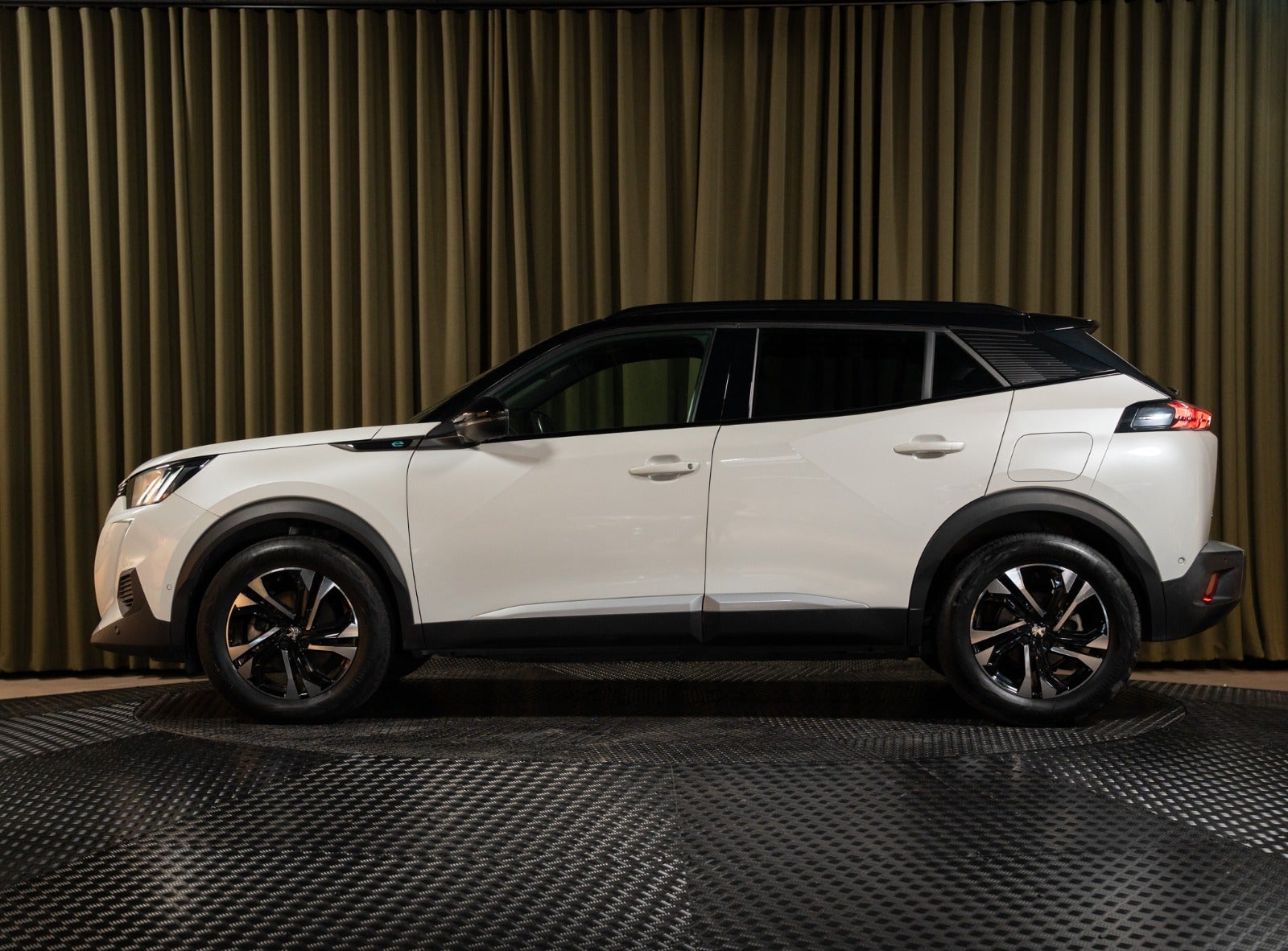 Billede af Peugeot e-2008 50 GT Sky