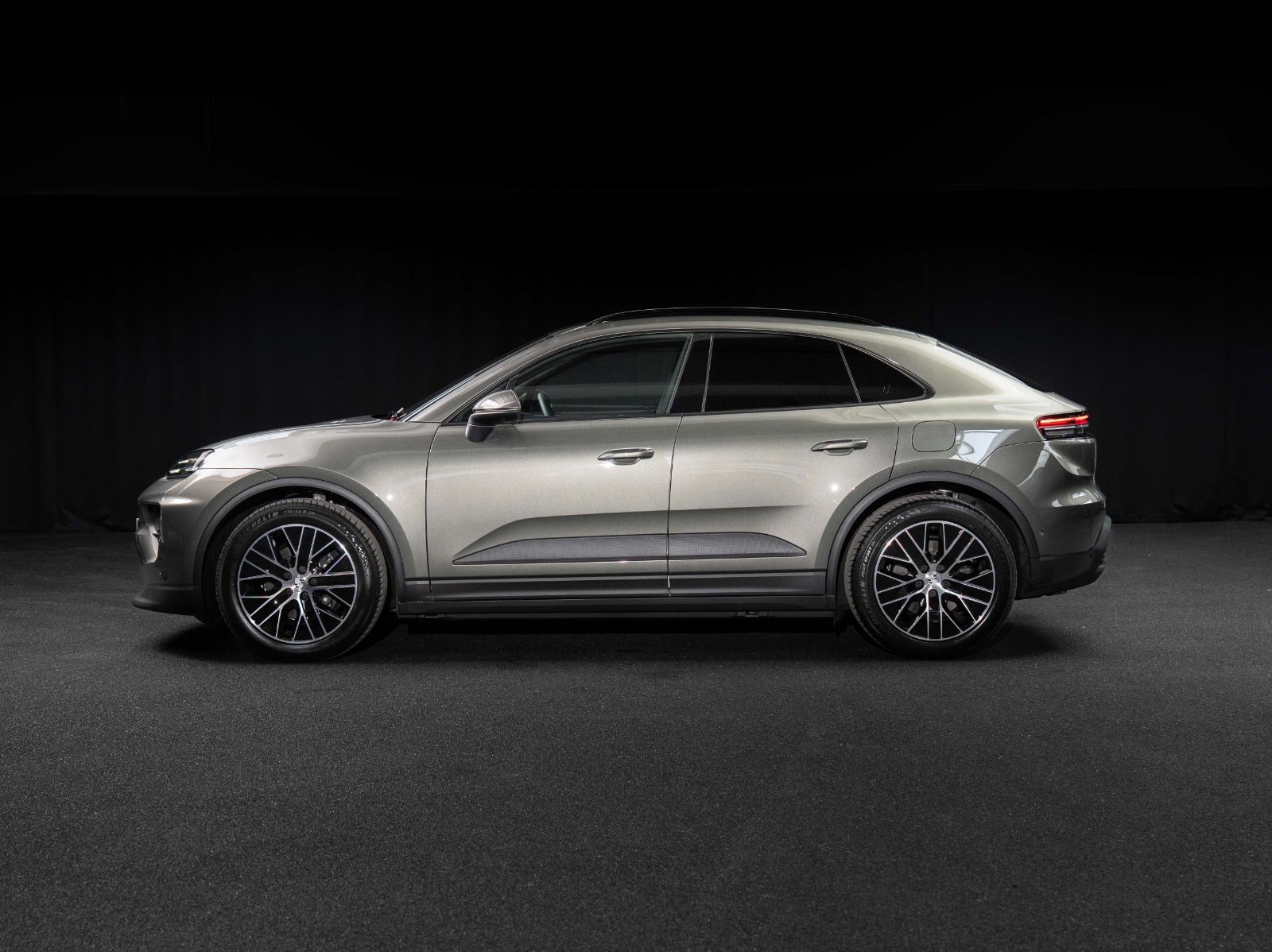 Gallery image 3 of 16