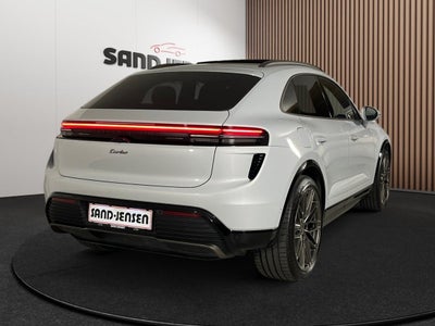 Porsche Macan Turbo Van