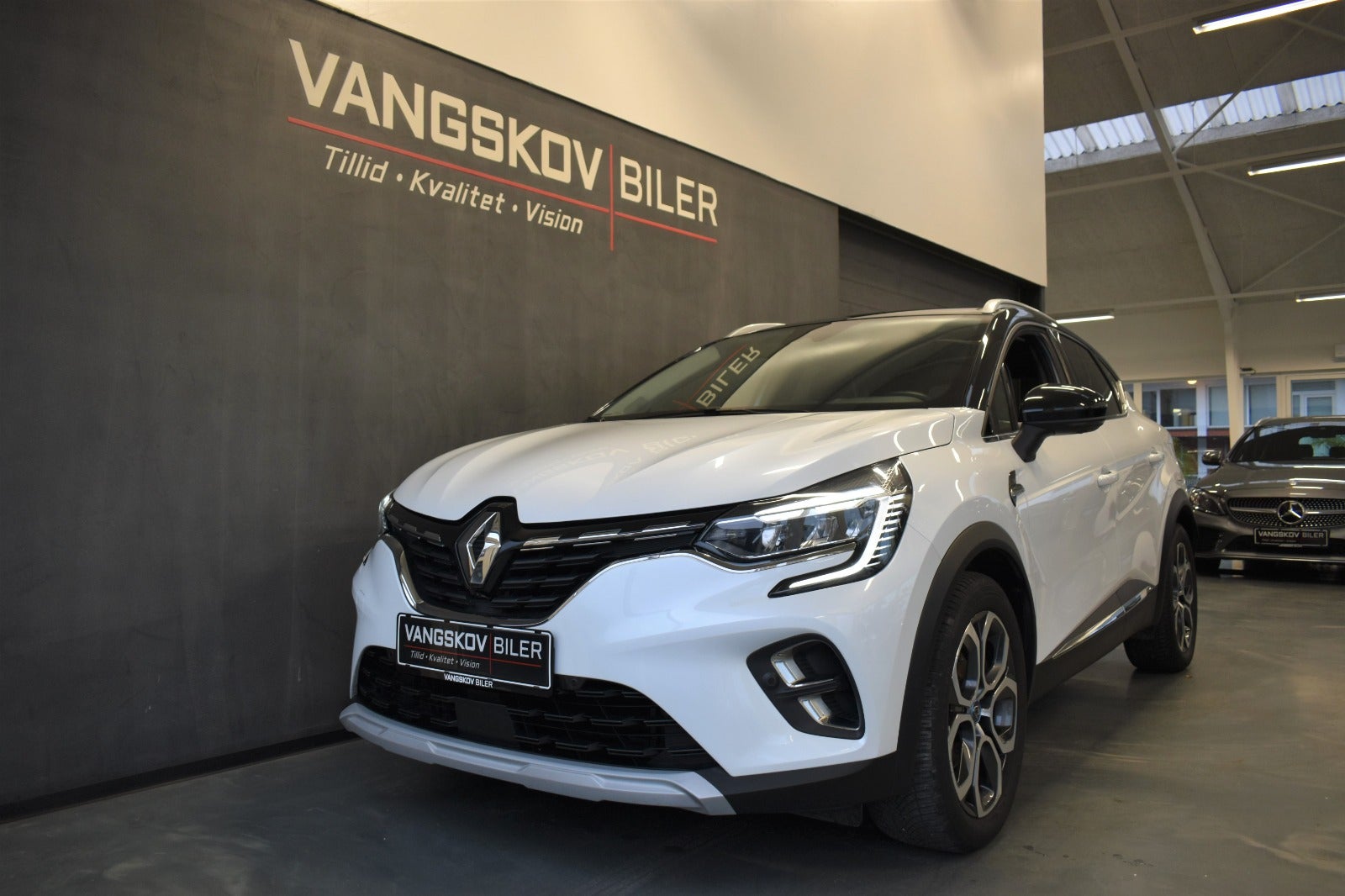 Renault Captur E-Tech Intens full