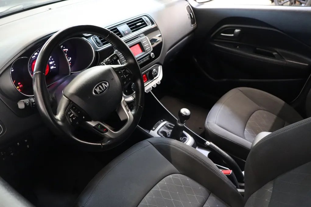Kia Rio CVVT Attraction