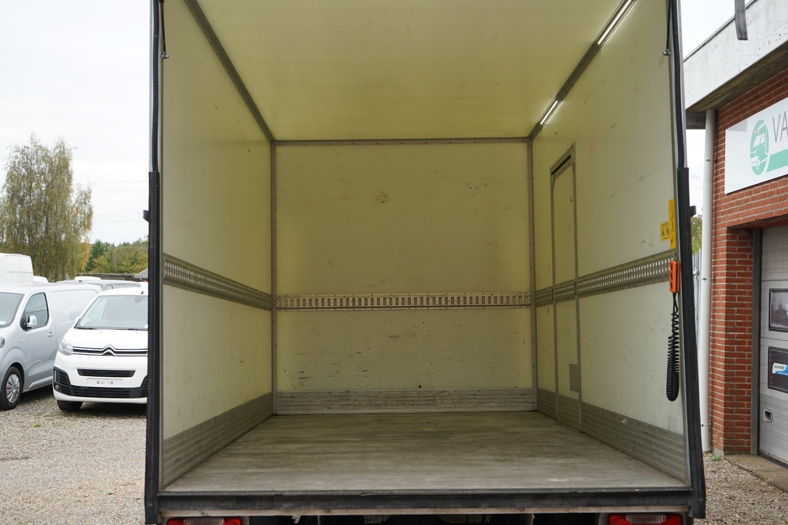 Billede af Iveco Daily 2,3 35S16 Alukasse m/lift AG8