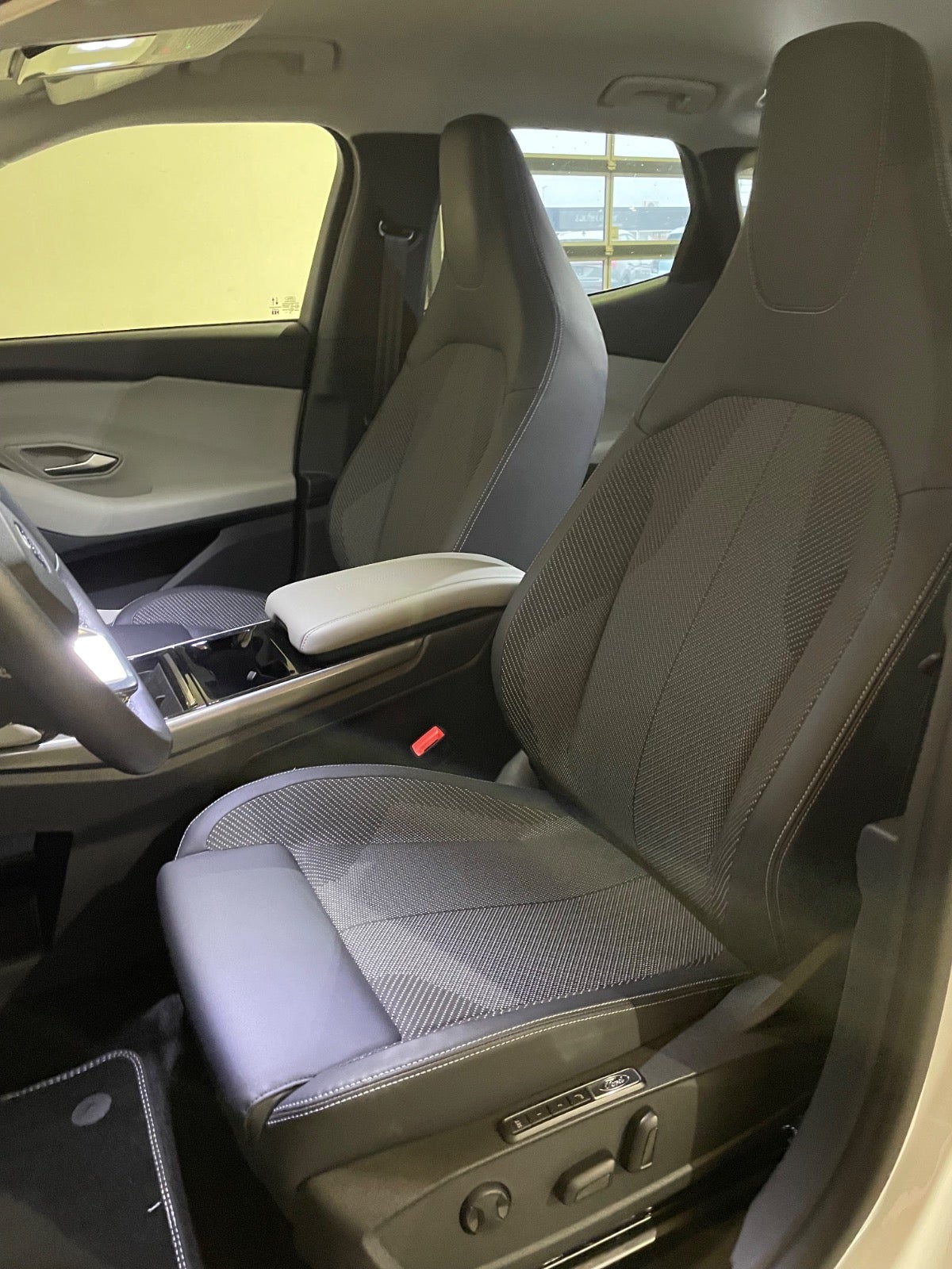 Ford Explorer Select Extended Range