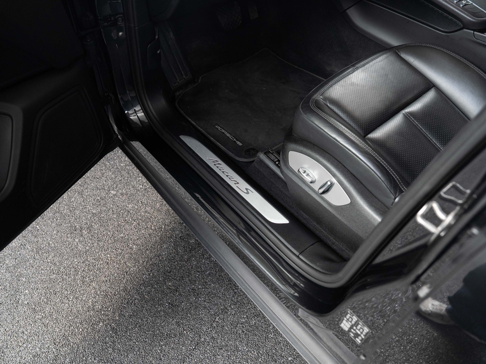 Gallery image 16 of 17