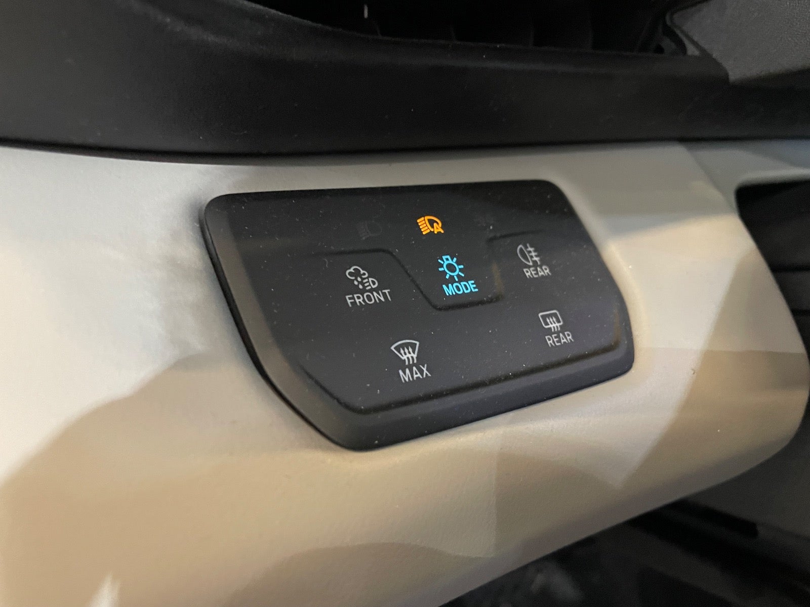 Ford Explorer Premium Extended Range AWD