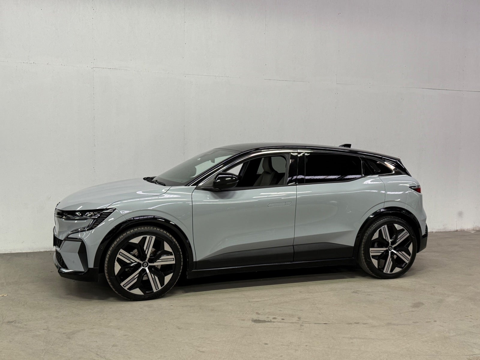 Renault Megane E-Tech Iconic A