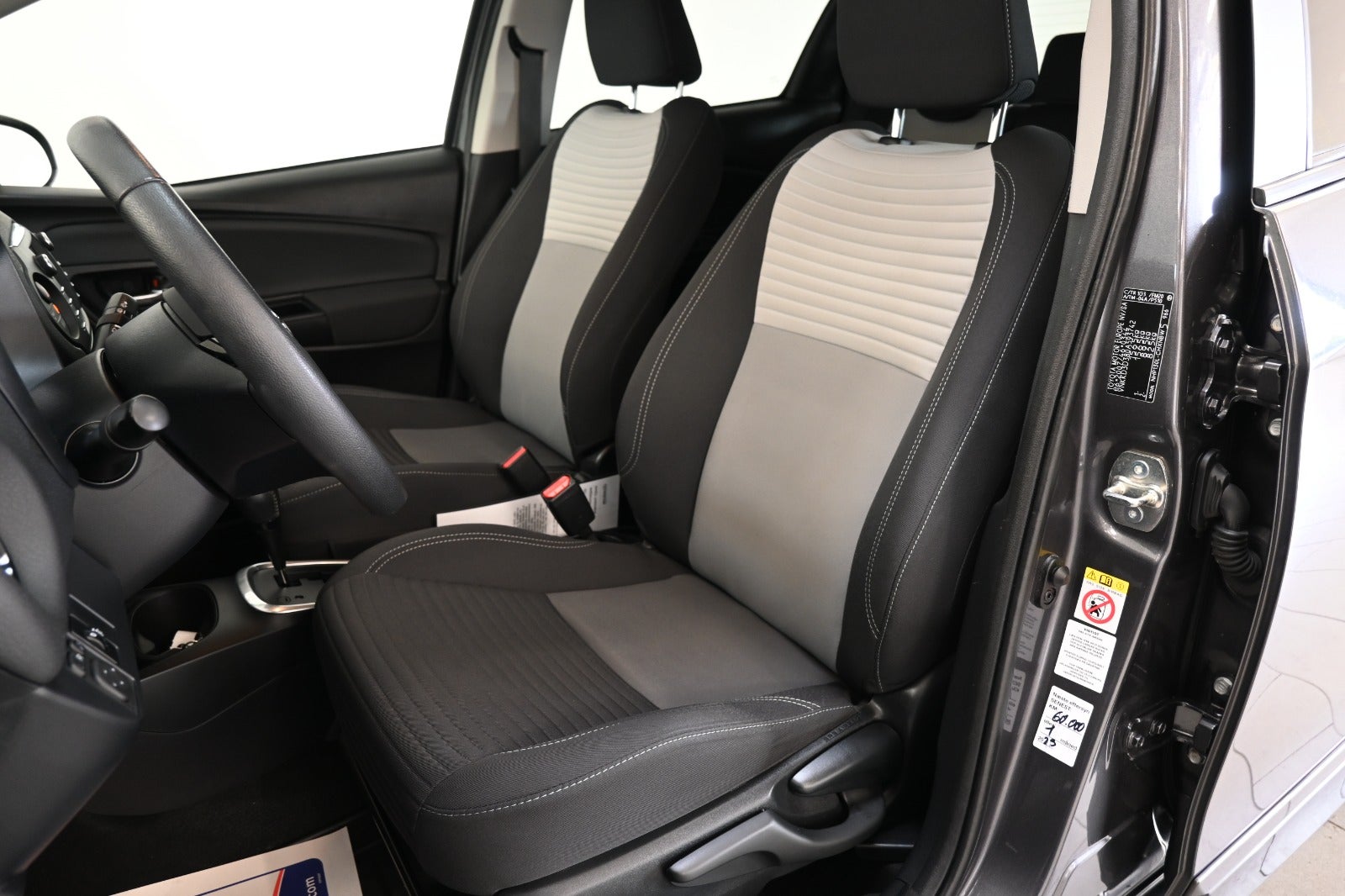 Toyota Yaris Hybrid H3 Limited Smart e-CVT