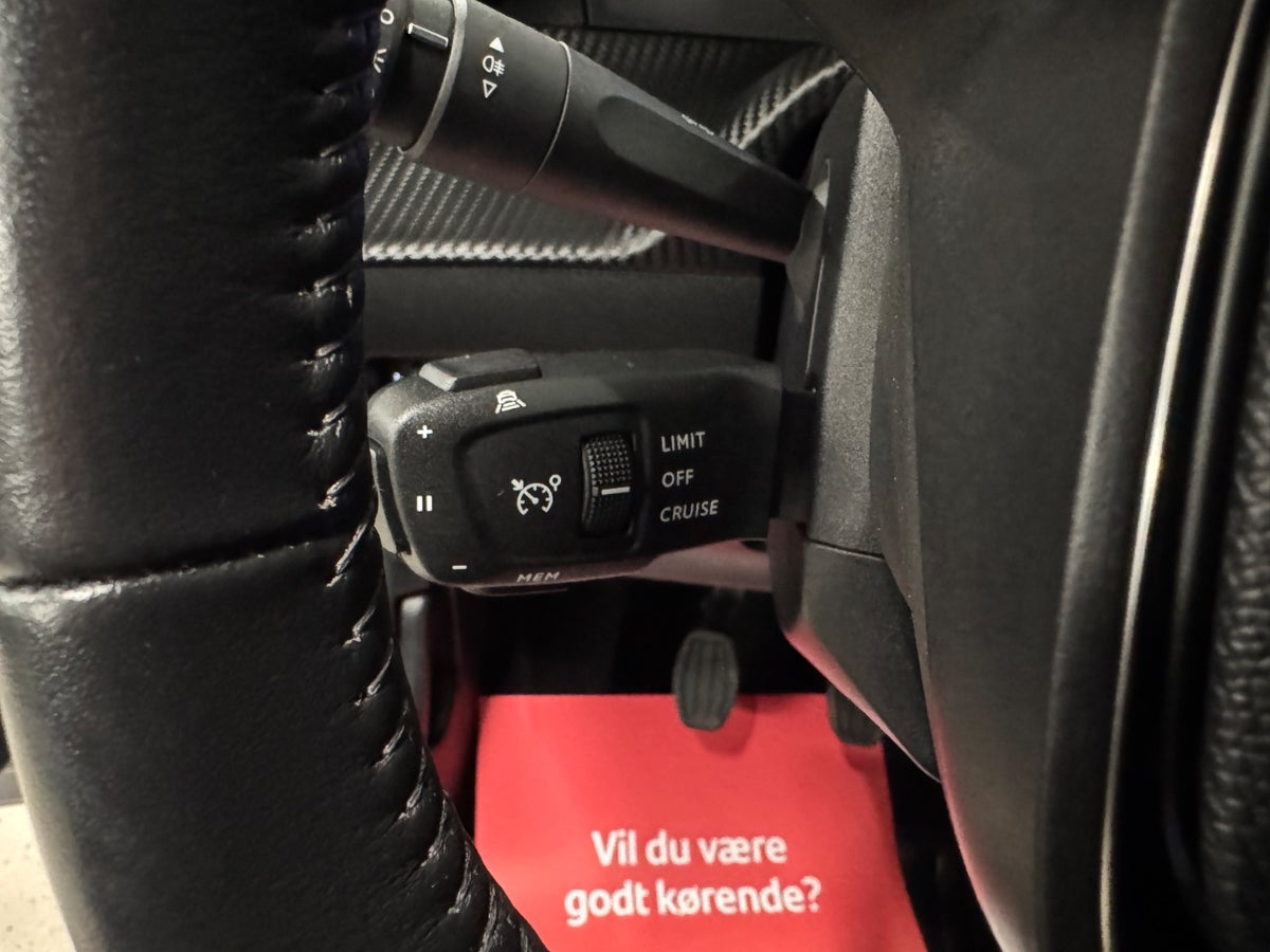 Peugeot 208 PureTech 100 Platin Sport Peugeot 208 PureTech 100 Platin Sport