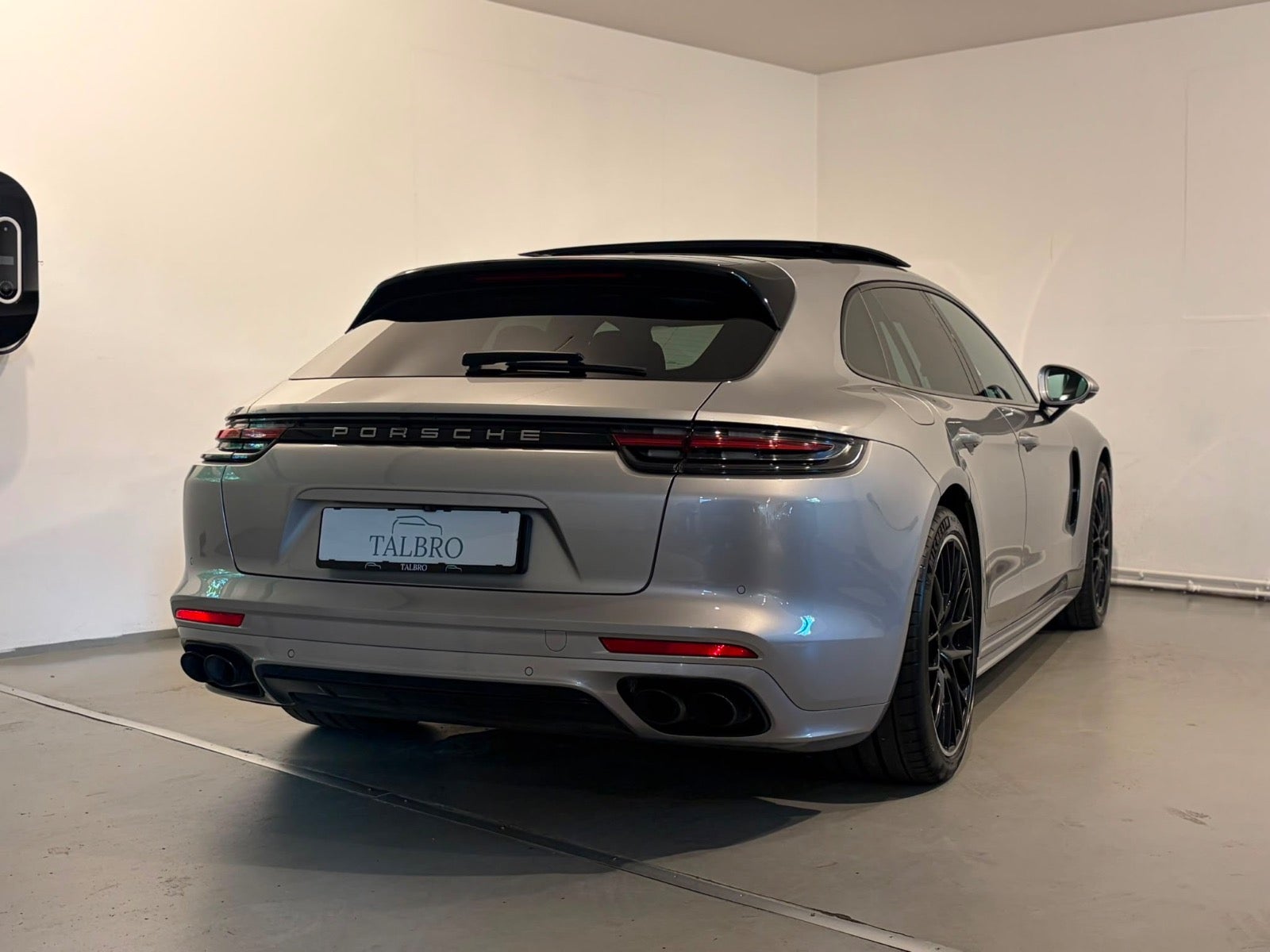 Porsche – Panamera 4