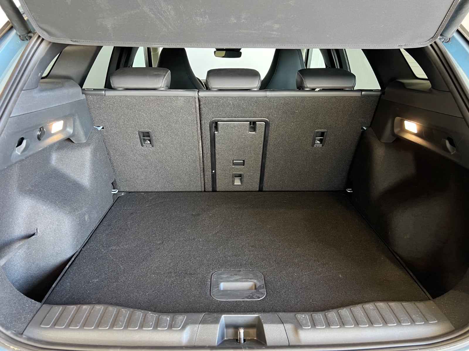 Ford Explorer Premium Extended Range