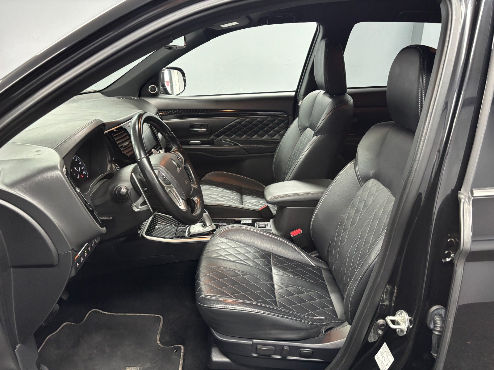Billede af Mitsubishi Outlander 2,4 PHEV Instyle CVT 4WD