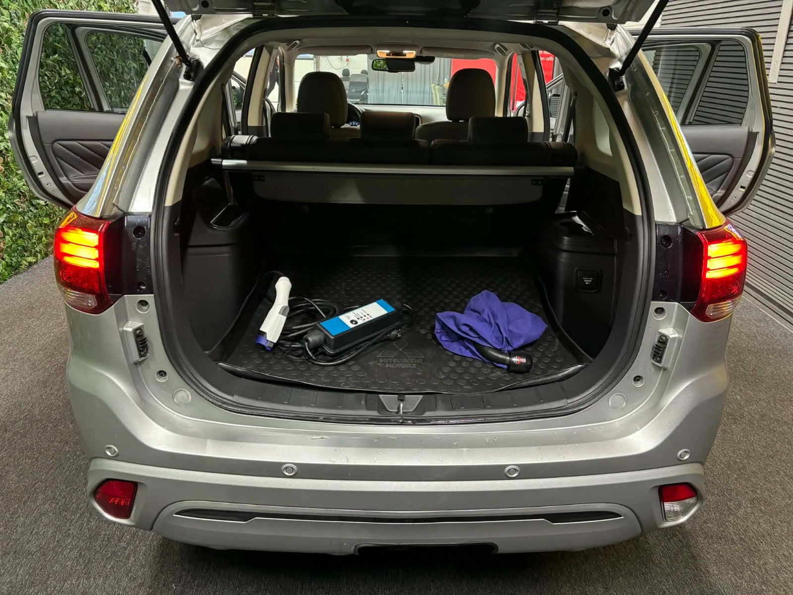 Billede af Mitsubishi Outlander 2,4 PHEV Inform CVT 4WD