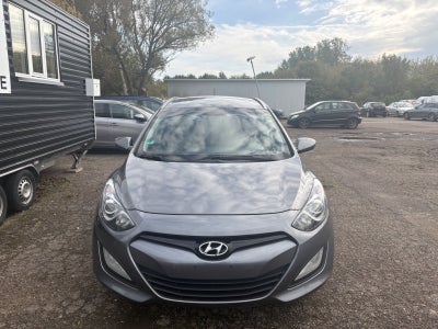 Hyundai i30 1,6 CRDi 110 Comfort CW Eco 5d