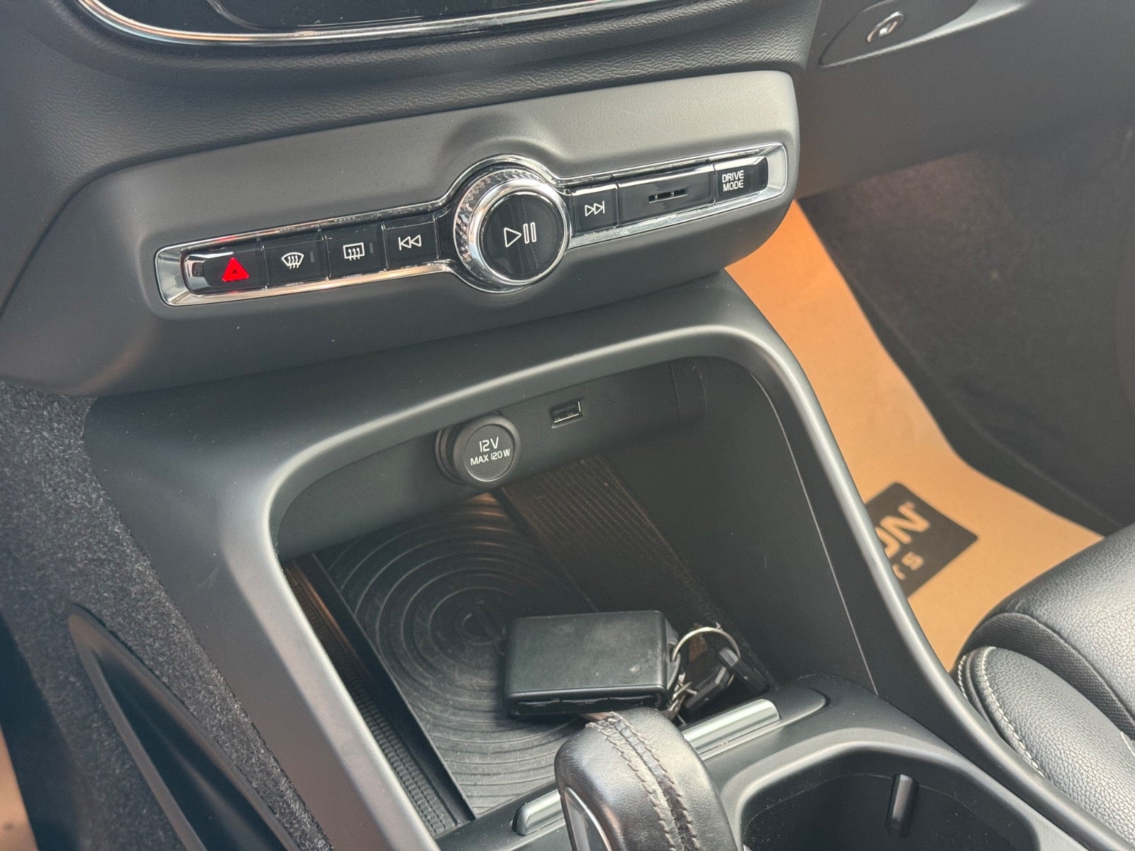 Billede af Volvo XC40 2,0 D4 190 Momentum aut. AWD