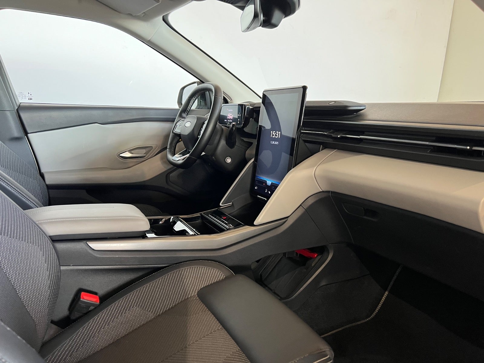 Ford Explorer Select Extended Range