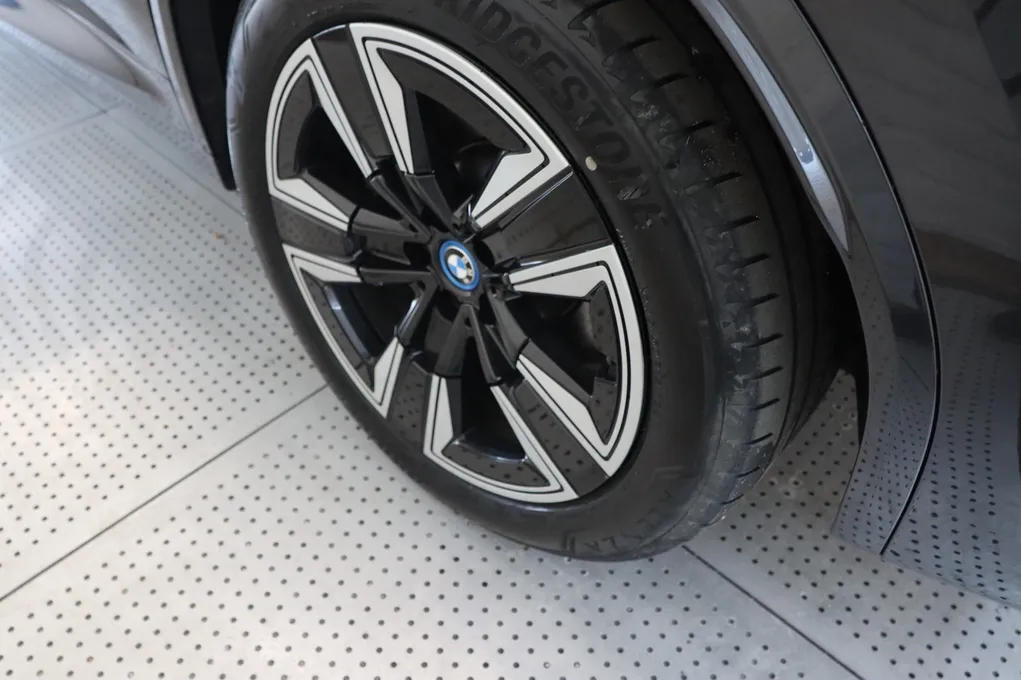 BMW iX3 Charged M-Sport