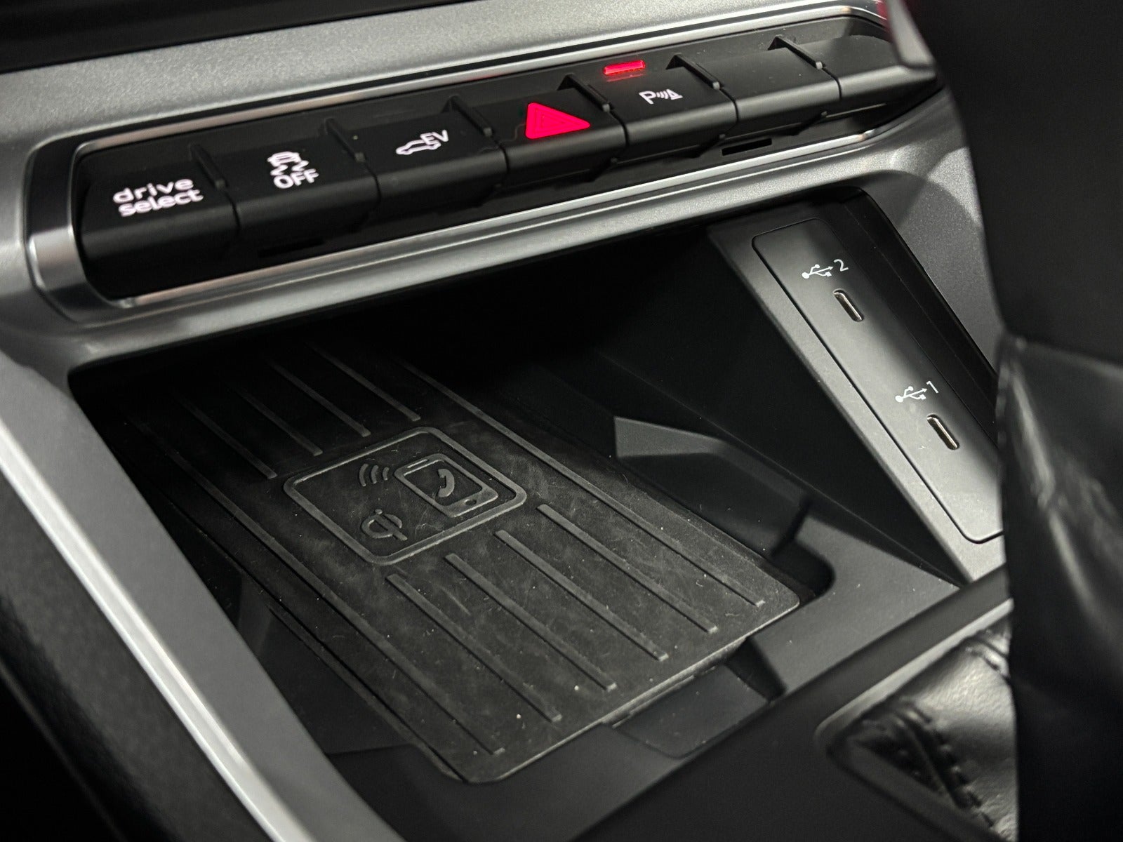 Billede af Audi Q3 45 TFSi e Attitude plus S-tr.