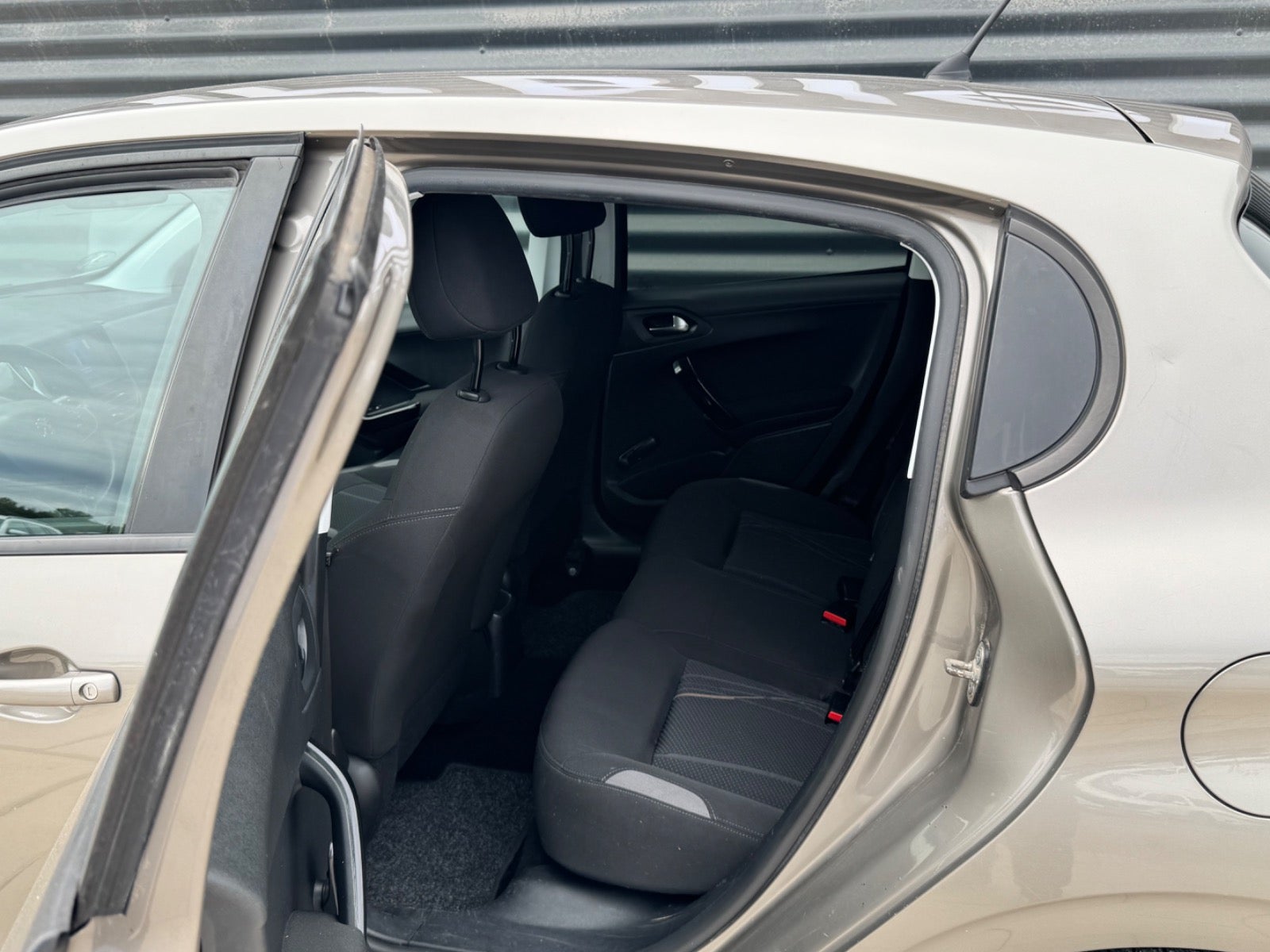 Billede af Peugeot 208 1,6 e-HDi 92 Active