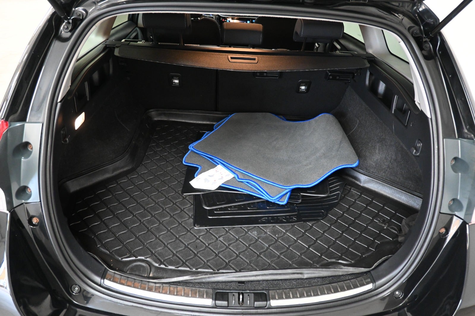 Toyota Auris Hybrid H2 Selected Touring Sports CVT