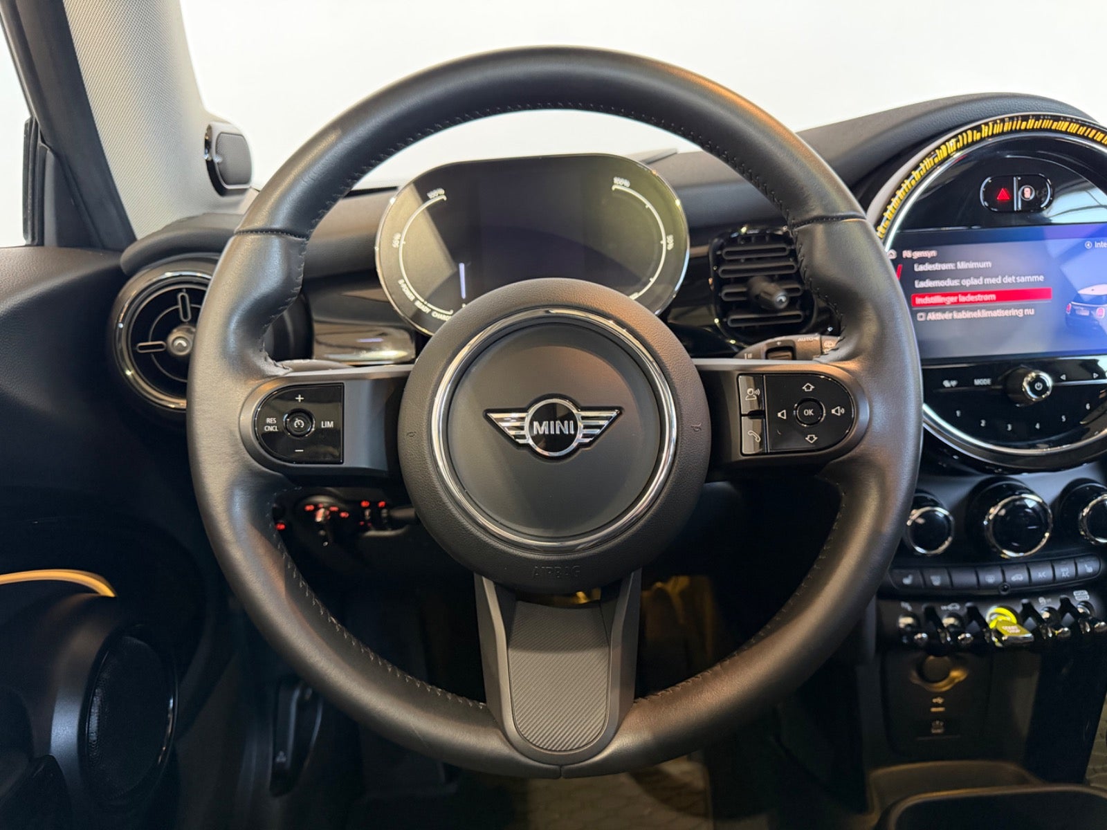 MINI Cooper SE Essential