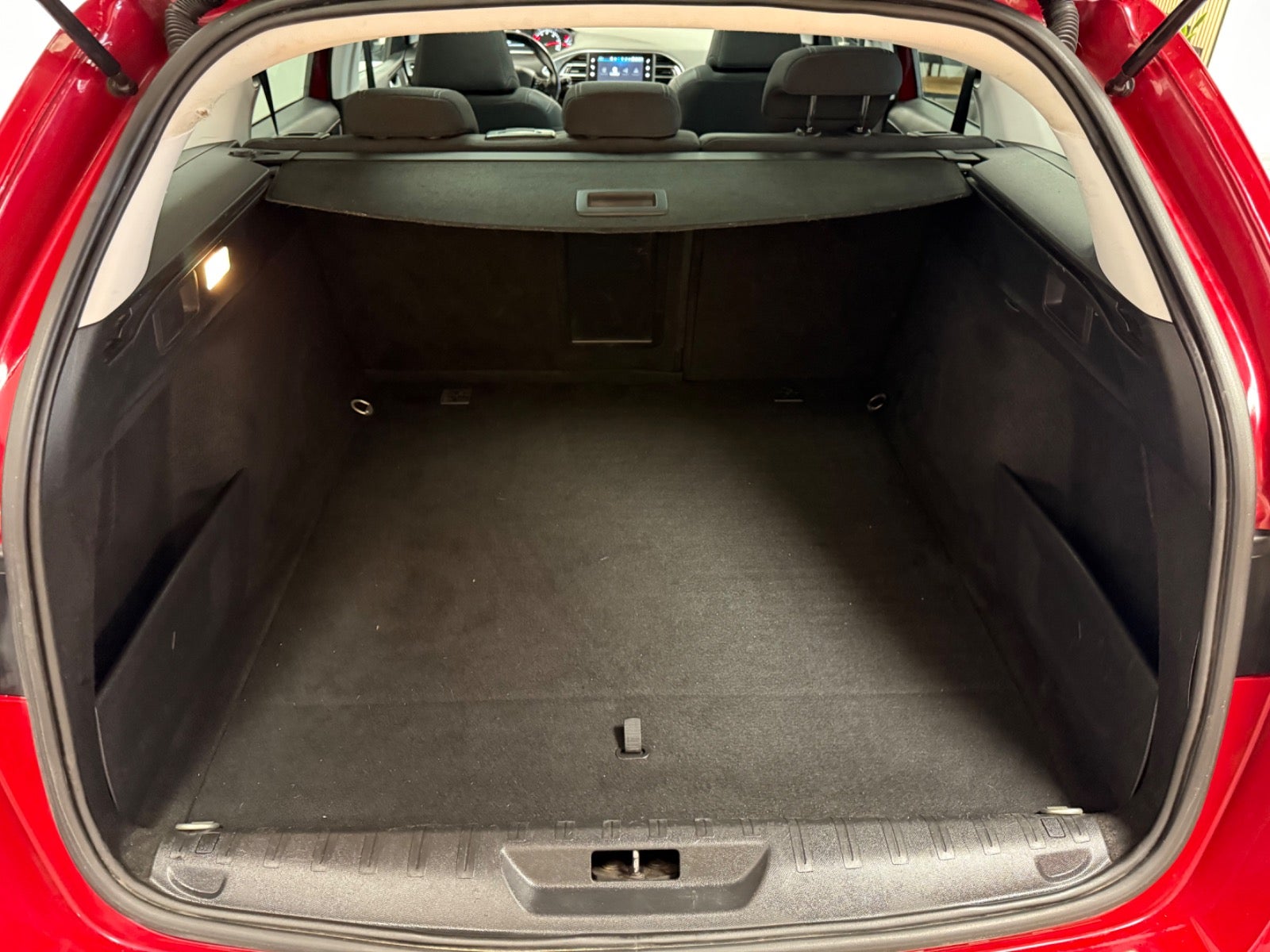 Billede af Peugeot 308 1,6 BlueHDi 120 Allure Sky