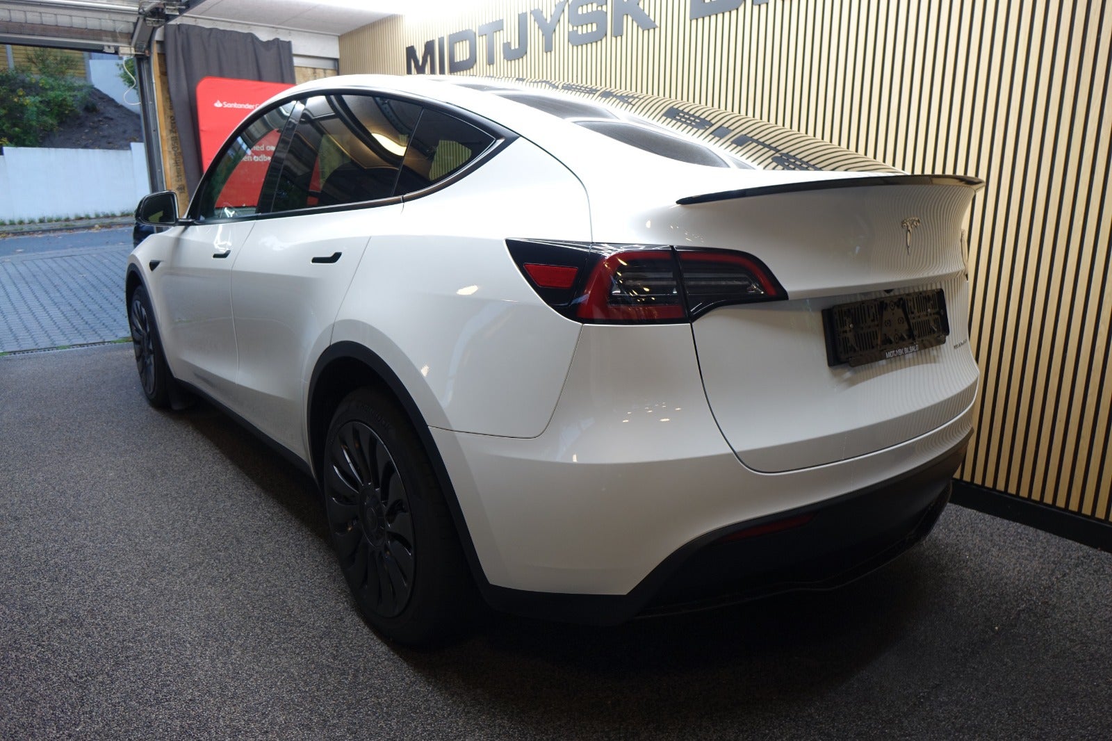 Tesla Model Y Long Range AWD