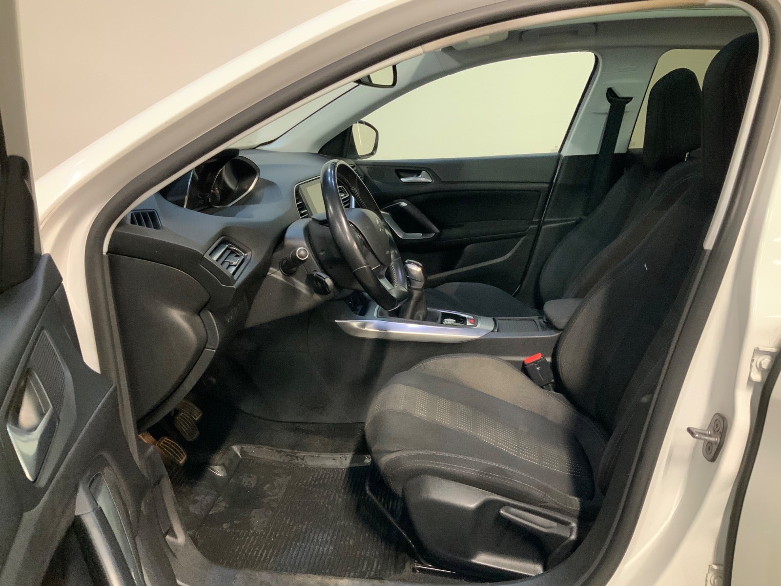 Peugeot 308 (6/8)