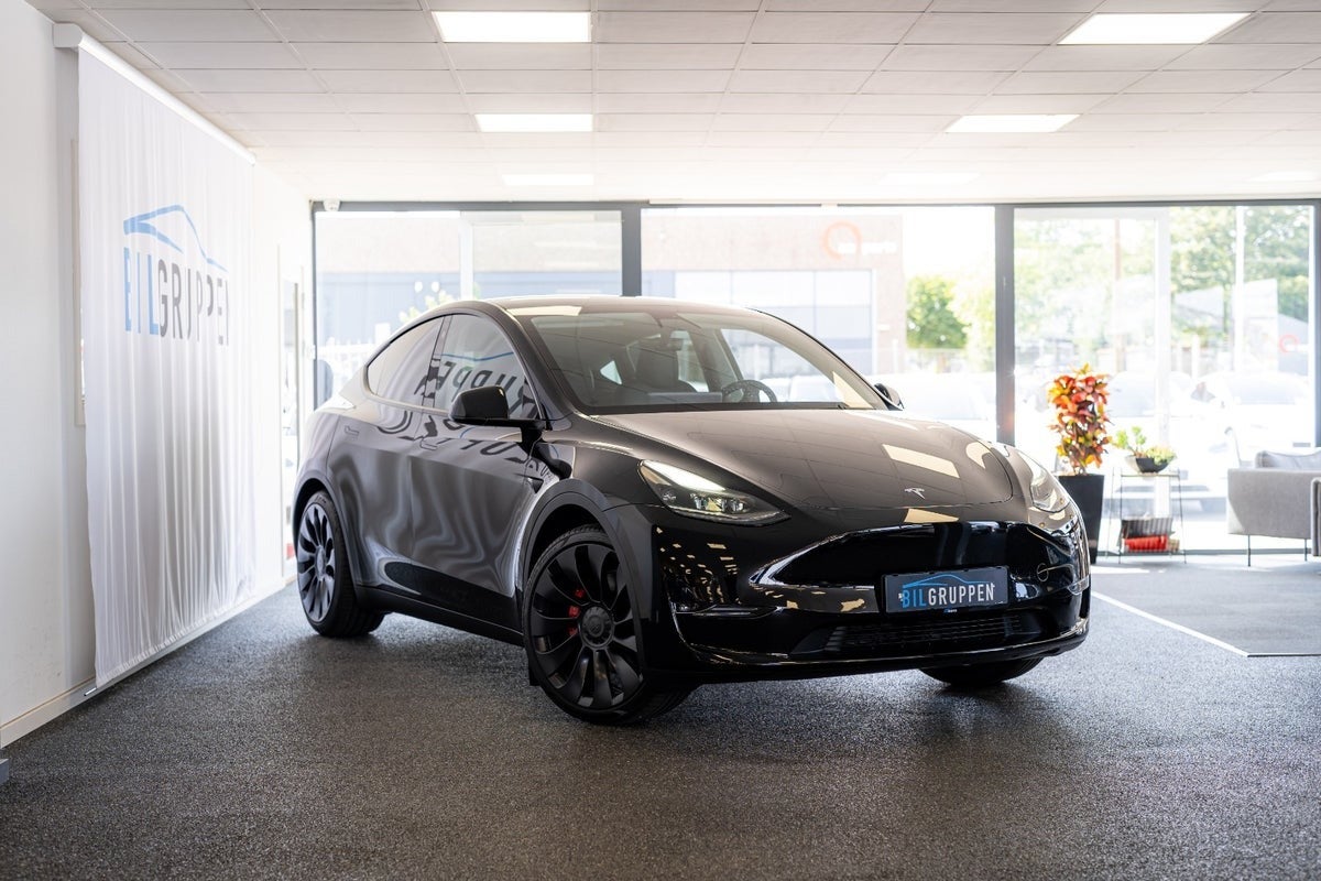 Tesla Model Y  Performance AWD