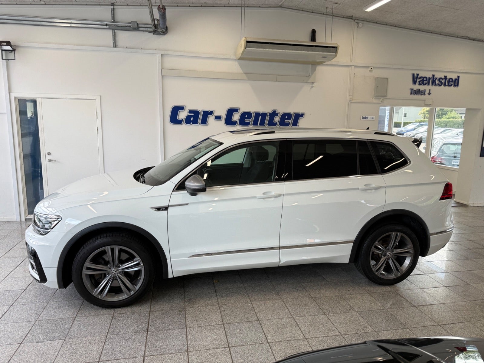 Billede af VW Tiguan Allspace 2,0 TDi 240 R-line DSG 4Motion 7prs