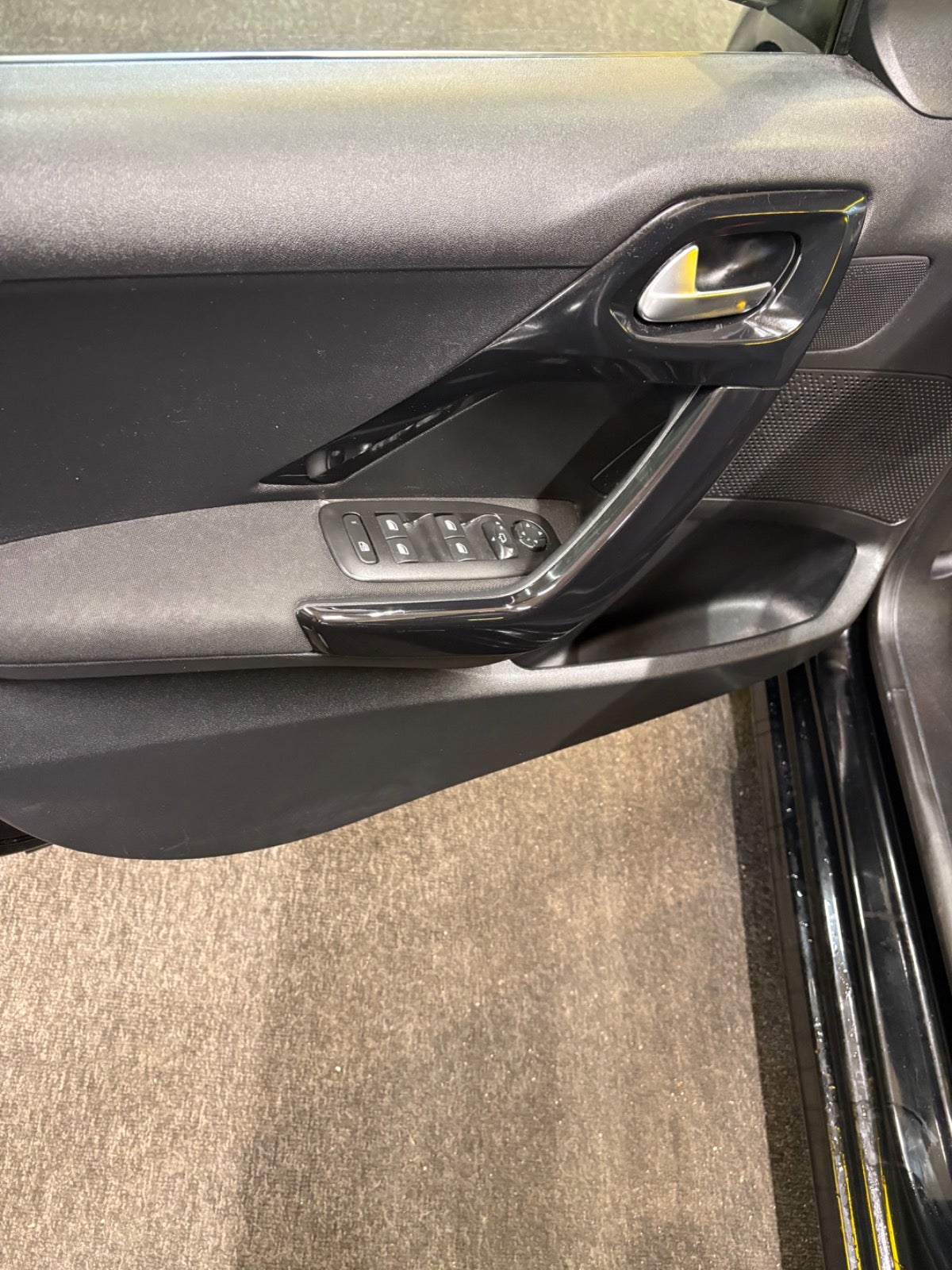 Billede af Peugeot 208 1,2 PureTech 82 Allure Sky