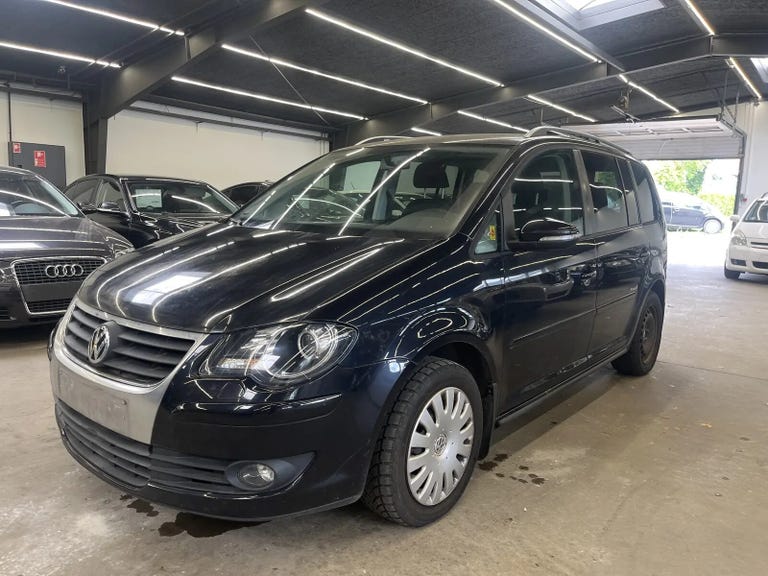 VW Touran TSi 140 Conceptline DSG